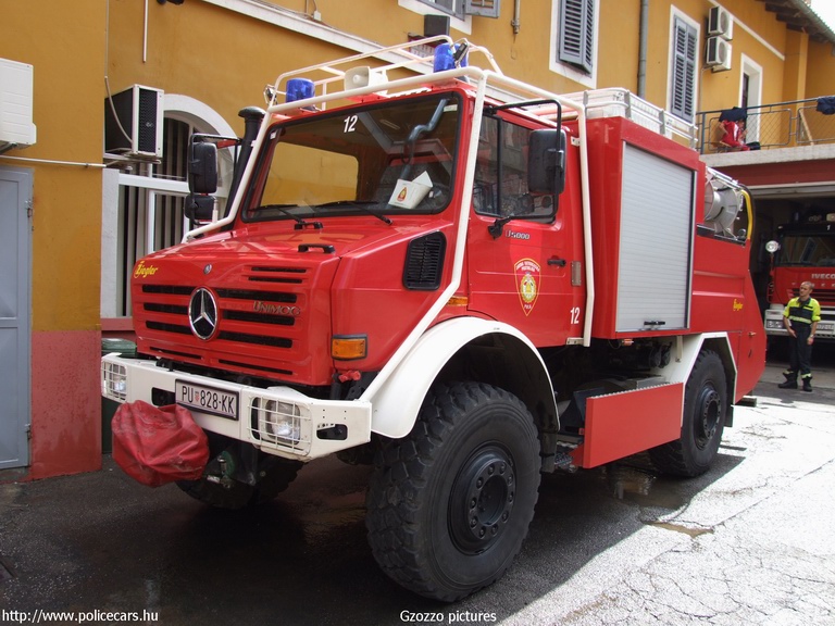 Unimog, fotó: Gzozzo pictures
Keywords: Horvátország tûzoltóság tûzoltóautó horvát Croatia croatian firefighter firetruck fire