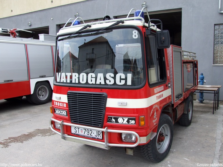 Ozeta SLR OZ 35/27 T1, Trogir, fotó: Gzozzo pictures
Keywords: Horvátország tûzoltóság tûzoltóautó horvát Croatia croatian firefighter firetruck fire