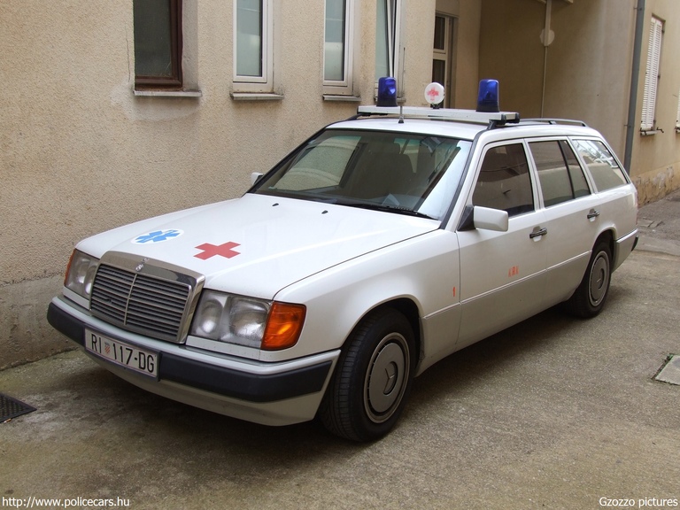 Mercedes E W124, Krk, fotó: Gzozzo pictures
Keywords: mentő mentőautó horvát Horvátország