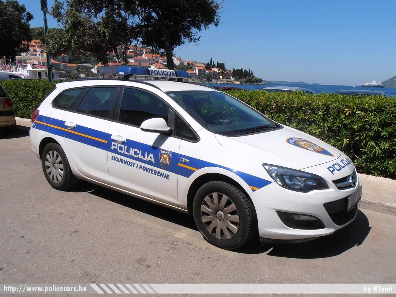 Oepl Astra J, fotó: BTomi
Keywords: rendőr rendőrautó rendőrség horvát Horvátország policecar police Croatia croatian