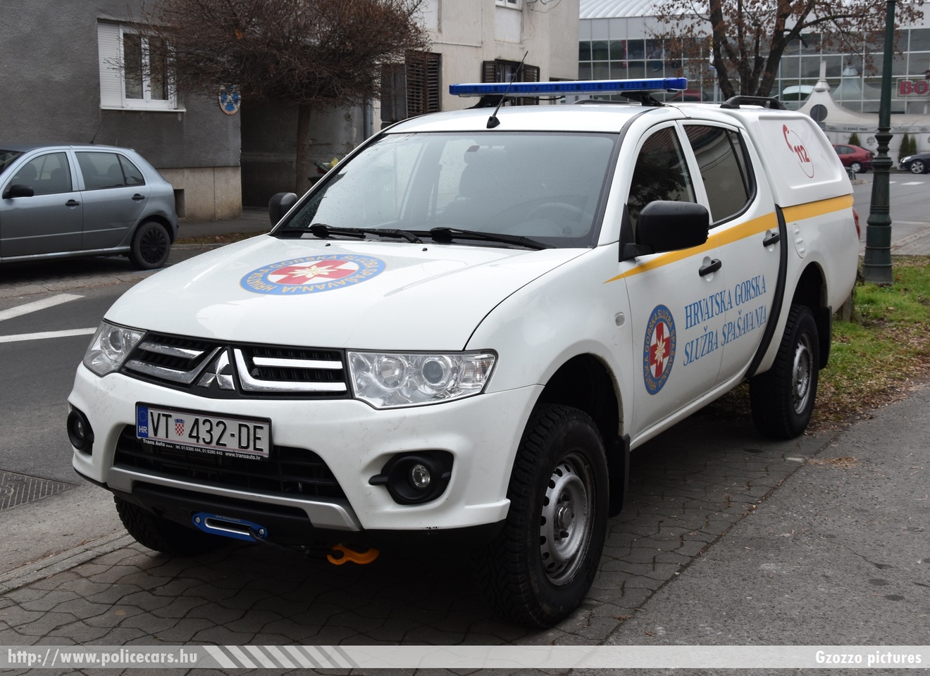 Mitsubishi L200, hegyi mentõk, fotó: Gzozzo pictures
Keywords: horvát Horvátország hegyi mentők ambulance Croatia croatian
