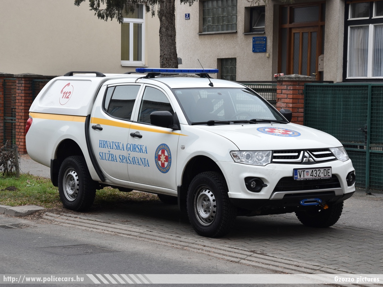 Mitsubishi L200, hegyi mentõk, fotó: Gzozzo pictures
Keywords: horvát Horvátország hegyi mentők ambulance Croatia croatian