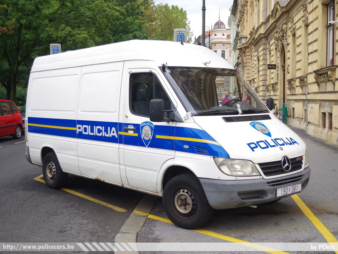 Mercedes-Benz Sprinter 313 CDI, Zágráb, fotó: PChris
Keywords: Horvátország rendőrség rendőrautó horvát rendőr policecar police Croatia croatian