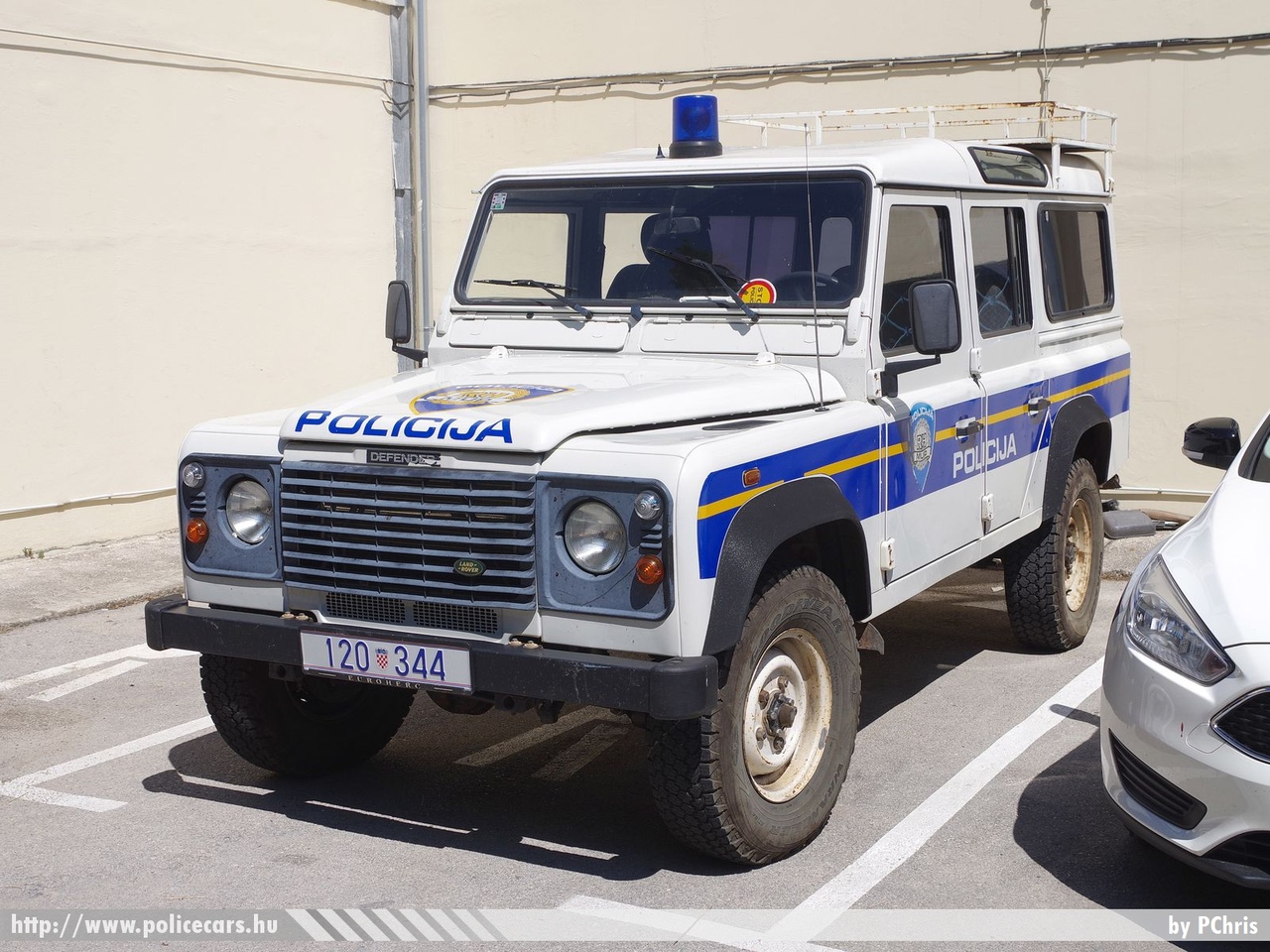 Land Rover Defender, Hvar, fotó: PChris
Keywords: Horvátország rendőrség rendőrautó horvát rendőr policecar police Croatia croatian