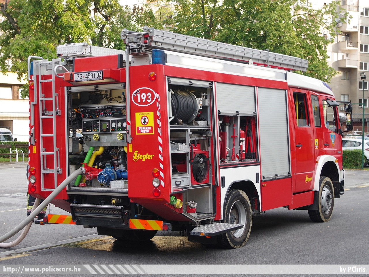 Mercedes-Benz Atego 1628 Ziegler, Zágráb, fotó: PChris
Keywords: Horvátország tûzoltóság tûzoltóautó horvát Croatia croatian firefighter firetruck fire