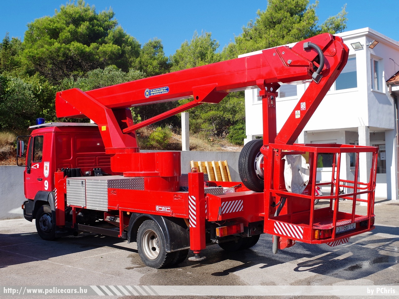MAN LE 180C, Jelsa, fotó: PChris
Keywords: Horvátország tûzoltóság tûzoltóautó horvát Croatia croatian firefighter firetruck fire