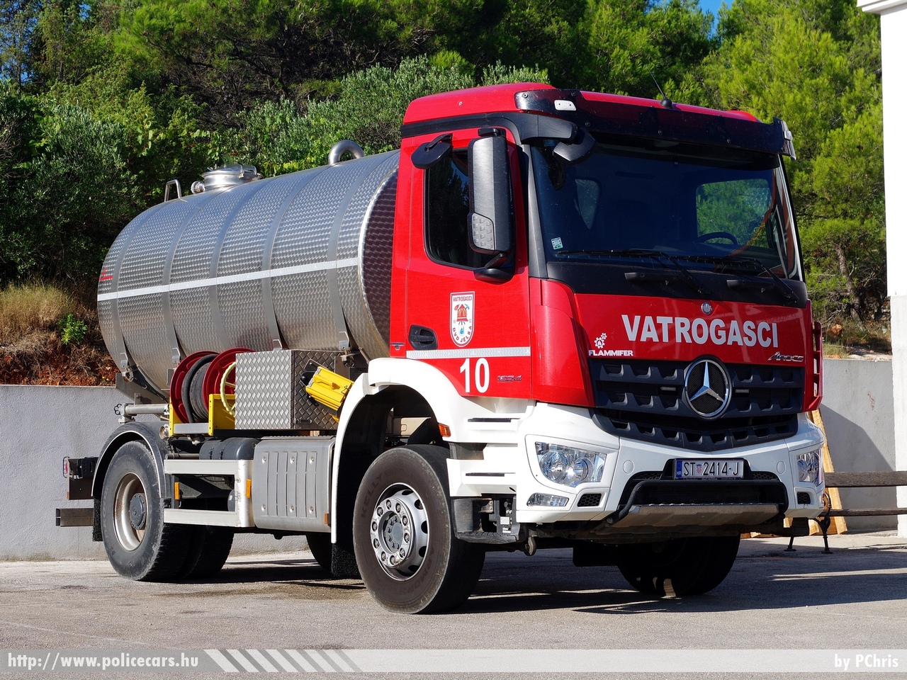 Mercedes-Benz Arocs 1824 Flammifer, Jelsa, fotó: PChris
Keywords: Horvátország tûzoltóság tûzoltóautó horvát Croatia croatian firefighter firetruck fire
