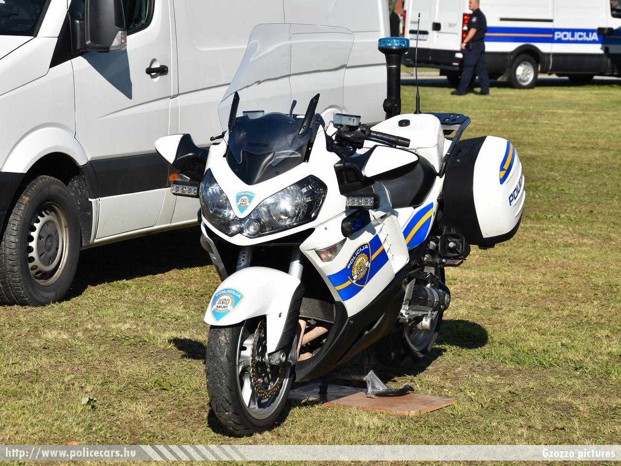 Kawasaki, fotó: Gzozzo pictures
Keywords: croatian rendőr rendőrmotor rendőrség horvát Horvátország policebike police Croatia policemotorcycle