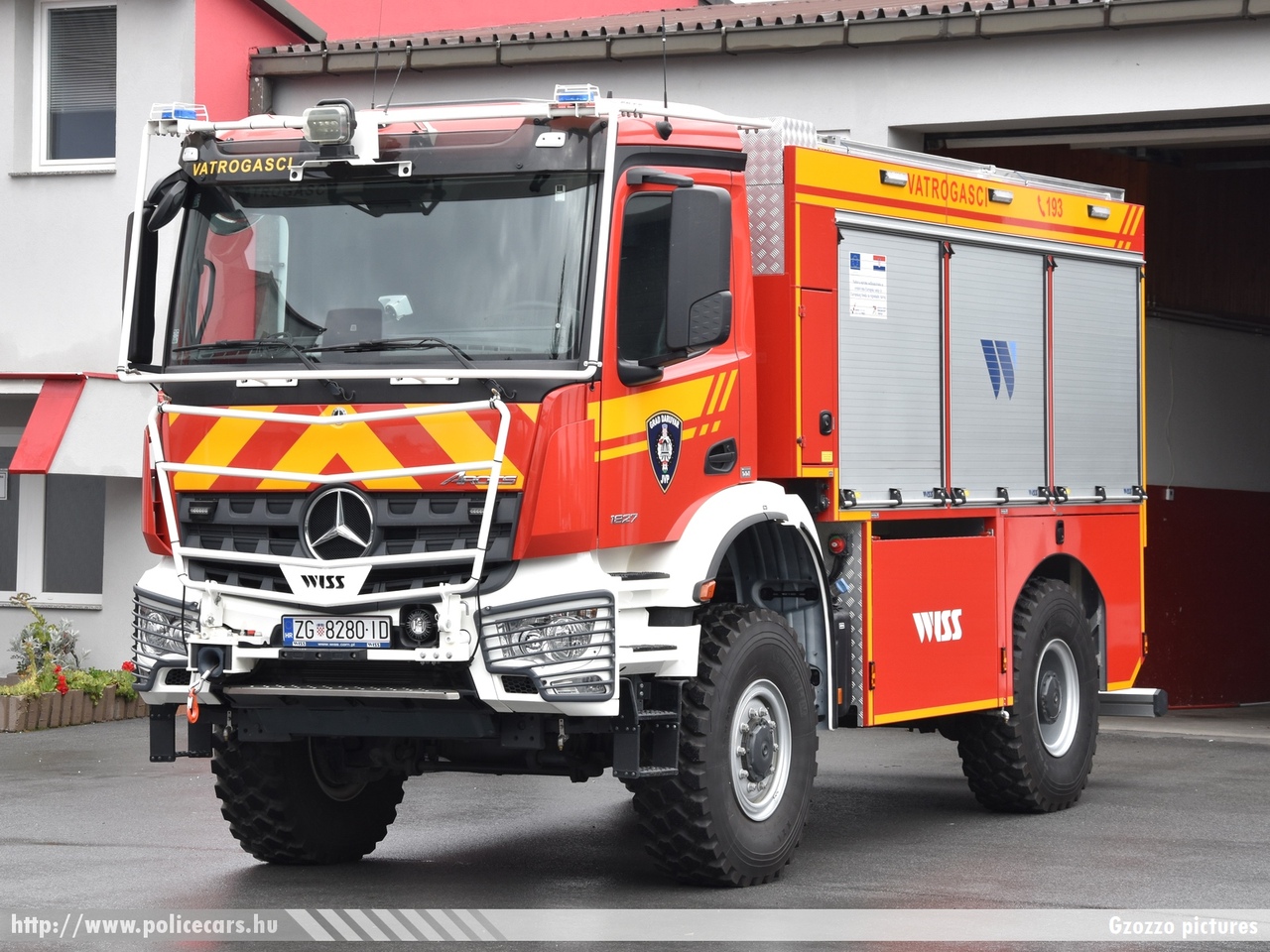 Mercedes Arocs 1827 WISS, Javna vatrogasna postrojba Grada Daruvara, fotó: Gzozzo pictures
Keywords: Horvátország tûzoltóság tûzoltóautó horvát Croatia croatian firefighter firetruck fire