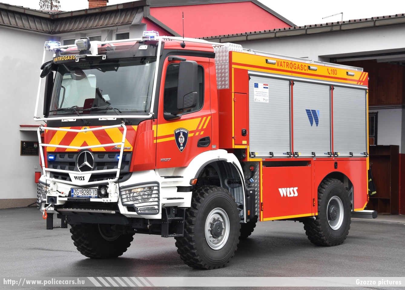 Mercedes Arocs 1827 WISS, Javna vatrogasna postrojba Grada Daruvara, fotó: Gzozzo pictures
Keywords: Horvátország tûzoltóság tûzoltóautó horvát Croatia croatian firefighter firetruck fire