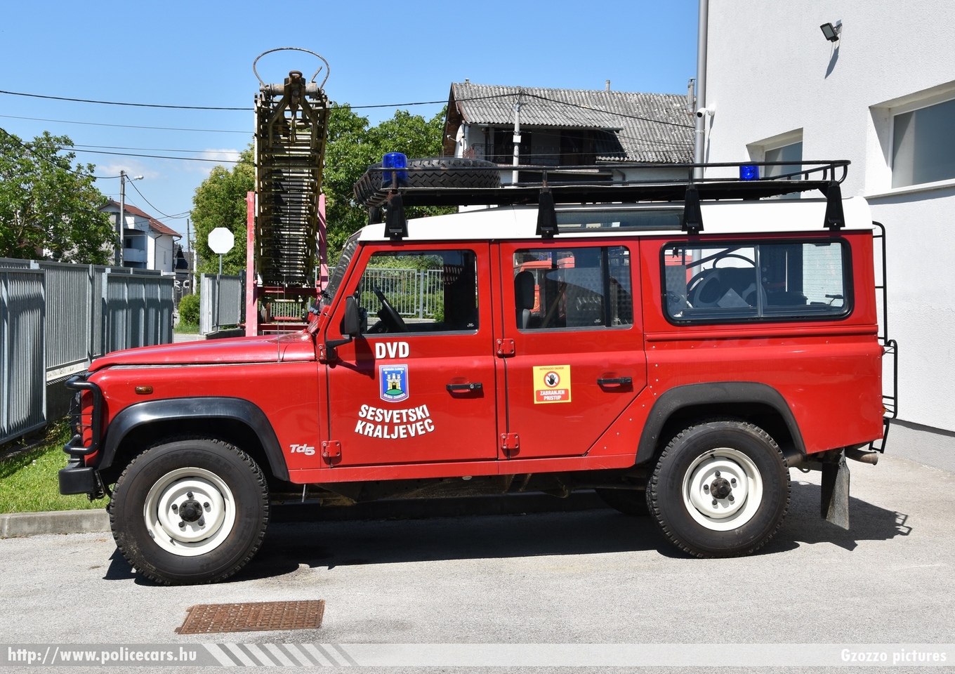 Land Rover Defender, Dobrovoljno vatrogasno društvo Sesvetski Kraljevec , fotó: Gzozzo pictures
Keywords: Horvátország tûzoltóság tûzoltóautó horvát Croatia croatian firefighter firetruck fire