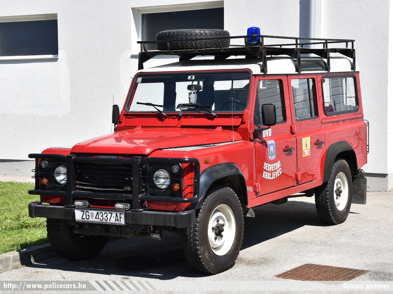 Land Rover Defender, Dobrovoljno vatrogasno društvo Sesvetski Kraljevec , fotó: Gzozzo pictures
Keywords: Horvátország tûzoltóság tûzoltóautó horvát Croatia croatian firefighter firetruck fire