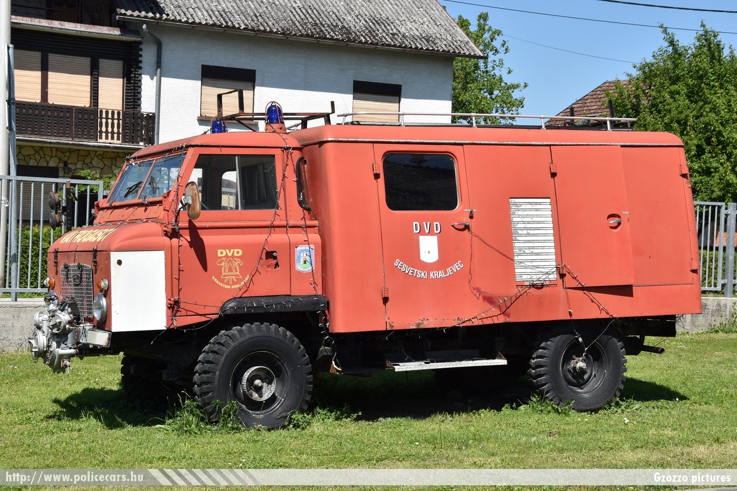 Land Rover Series IIB, Dobrovoljno vatrogasno društvo Sesvetski Kraljevec , fotó: Gzozzo pictures
Keywords: Horvátország tûzoltóság tûzoltóautó horvát Croatia croatian firefighter firetruck fire