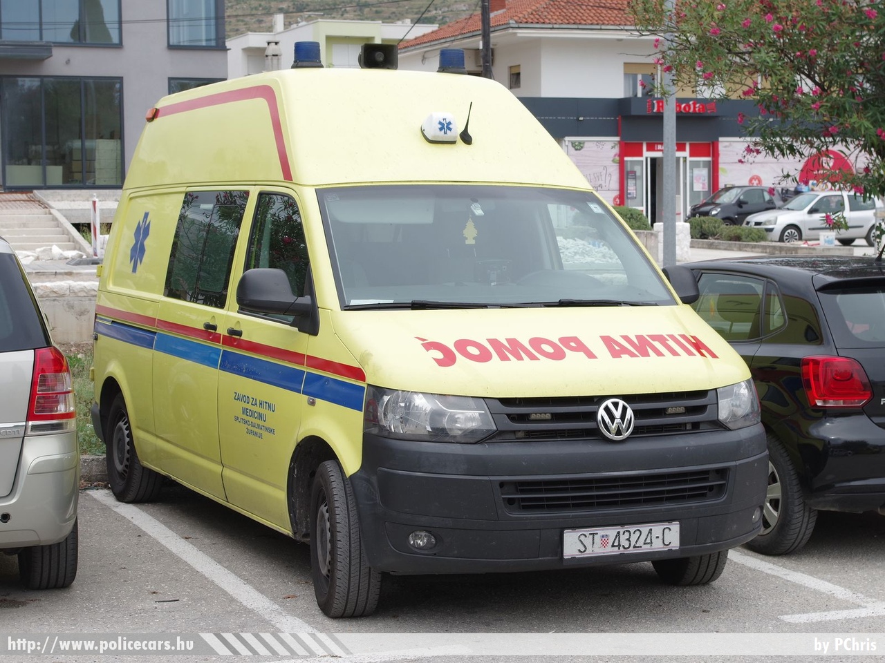 Volkswagen Transporter T5 facelift, Zavod za hitnu medicinu Splitsko-Dalmatinske županije, Trogir, fotó: PChris
Keywords: horvát Horvátország mentő mentőautó Croatia croatian ambulance