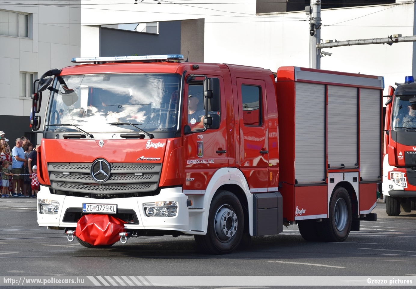 Mercedes Atego 1327 Ziegler, Dobrovoljno vatrogasno društvo Kupinečki Kraljevec, fotó: Gzozzo pictures
Keywords: Horvátország tűzoltóság tűzoltóautó horvát Croatia croatian firefighter firetruck fire