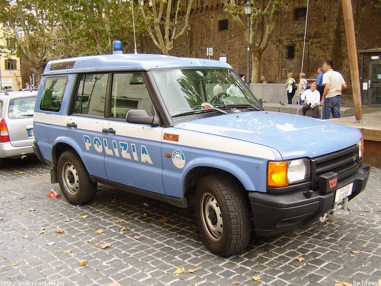Land Rover, fotó: bravo4
Keywords: olasz Olaszország rendőrautó rendőrség rendőr