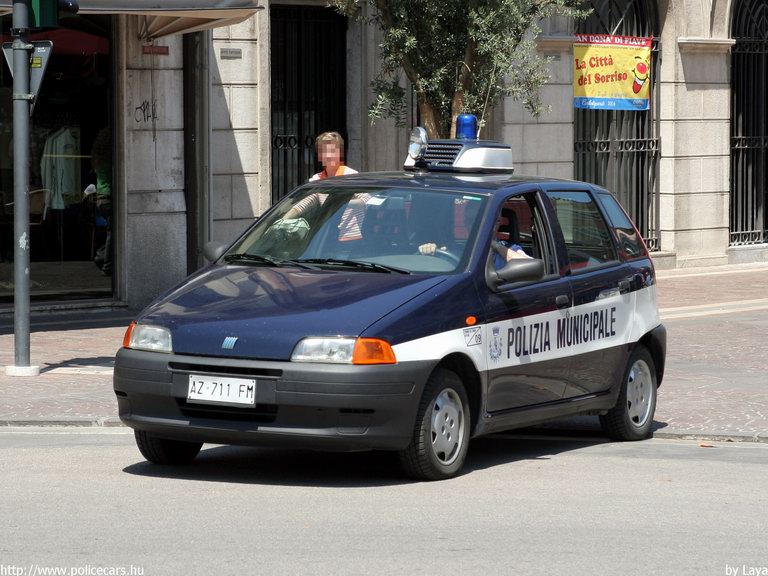 Fiat Punto, fotó: Laya
Keywords: olasz Olaszország rendőrautó rendőrség rendőr