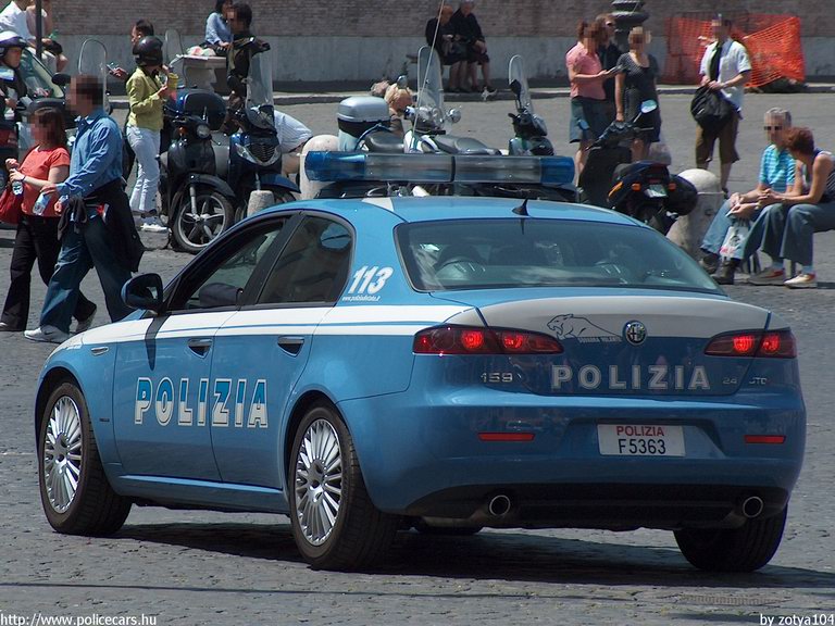Alfa Romeo 159, fotó: Zotya104
Keywords: olasz Olaszország rendőrautó rendőrség rendőr