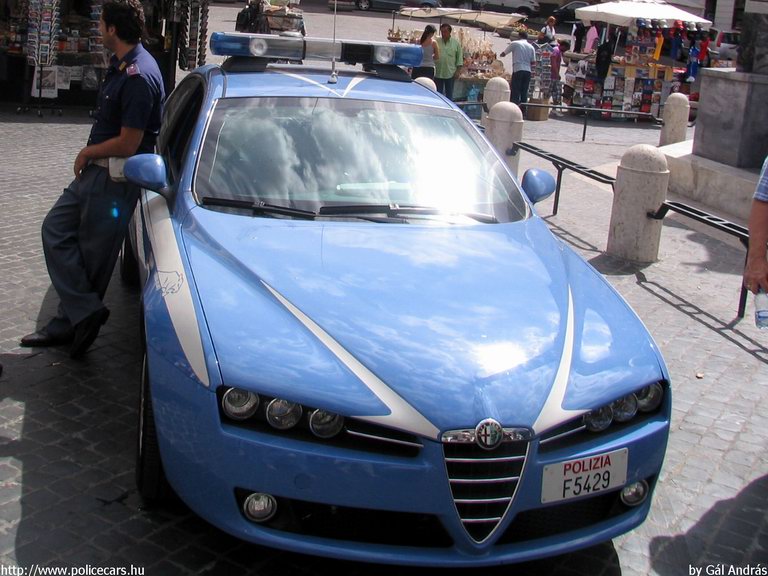 Alfa Romeo 159, fotó: Gál András
Keywords: olasz Olaszország rendőrautó rendőrség rendőr