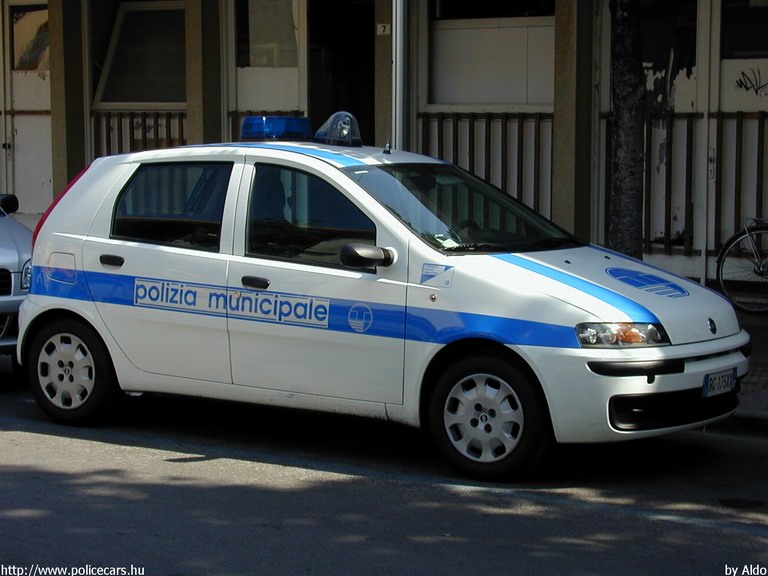 Fiat Punto, fotó: Aldo
Keywords: olasz Olaszország rendőrautó rendőrség rendőr