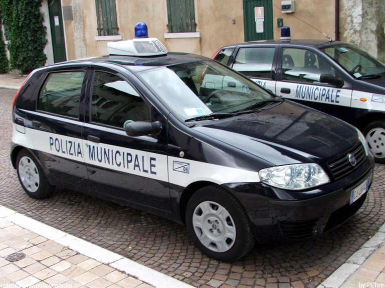 Fiat Punto, fotó: PChris
Keywords: olasz Olaszország rendőrautó rendőrség rendőr