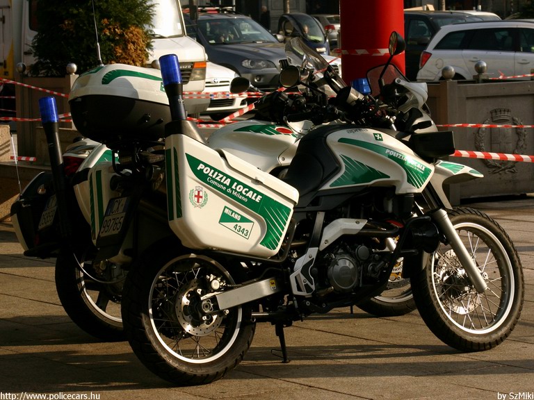 Aprilia, fotó: SzMiki
Keywords: olasz Olaszország rendőrmotor rendőrség rendőr