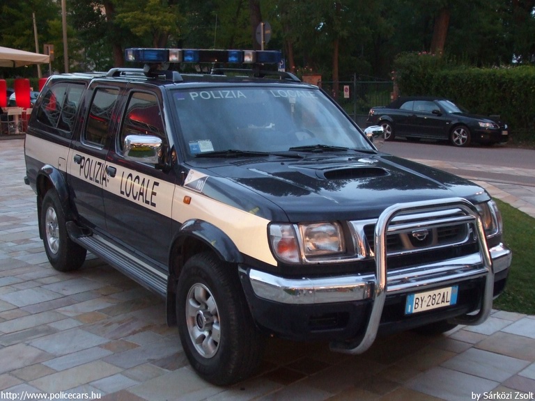 Nissan Pickup D22 Twin Cab, fotó: Sárközi Zsolt
Keywords: olasz Olaszország rendőrautó rendőrség rendőr