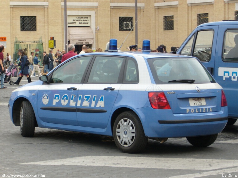 Fiat Stilo, fotó: DBiro
Keywords: olasz Olaszország rendőrautó rendőrség rendőr