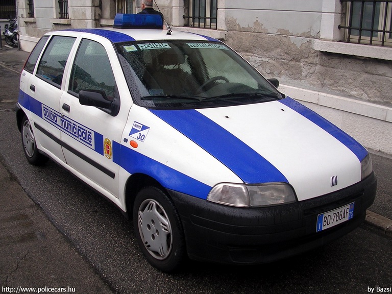 Fiat Punto, fotó: Bazsi
Keywords: olasz Olaszország rendőrautó rendőrség rendőr