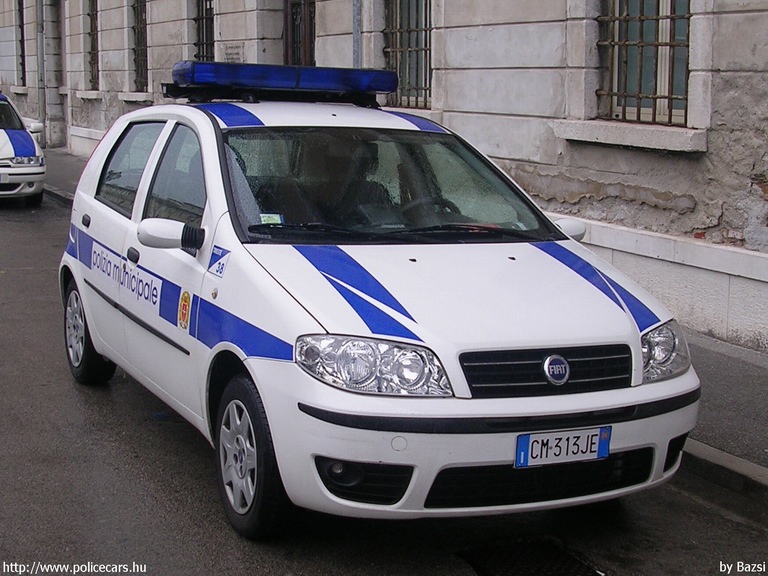 Fiat Punto, fotó: Bazsi
Keywords: olasz Olaszország rendőrautó rendőrség rendőr
