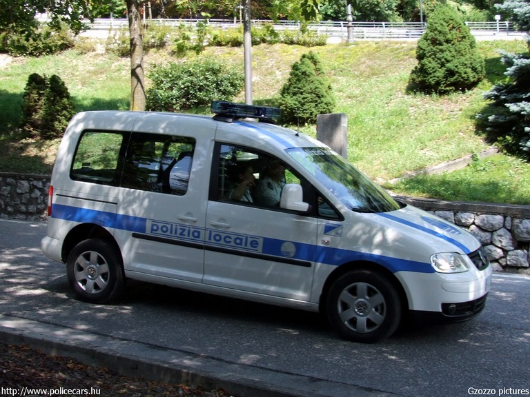 Volkswagen Caddy, fotó: Gzozzo pictures
Keywords: olasz Olaszország rendőrautó rendőrség rendőr