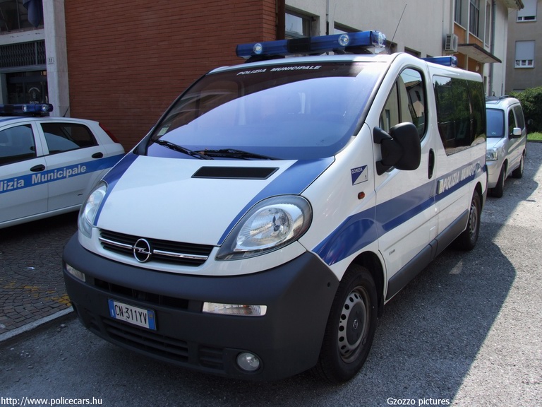 Opel Vivaro, fotó: Gzozzo pictures
Keywords: olasz Olaszország rendőrautó rendőrség rendőr