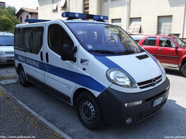 Opel Vivaro, fotó: Gzozzo pictures
Keywords: olasz Olaszország rendőrautó rendőrség rendőr
