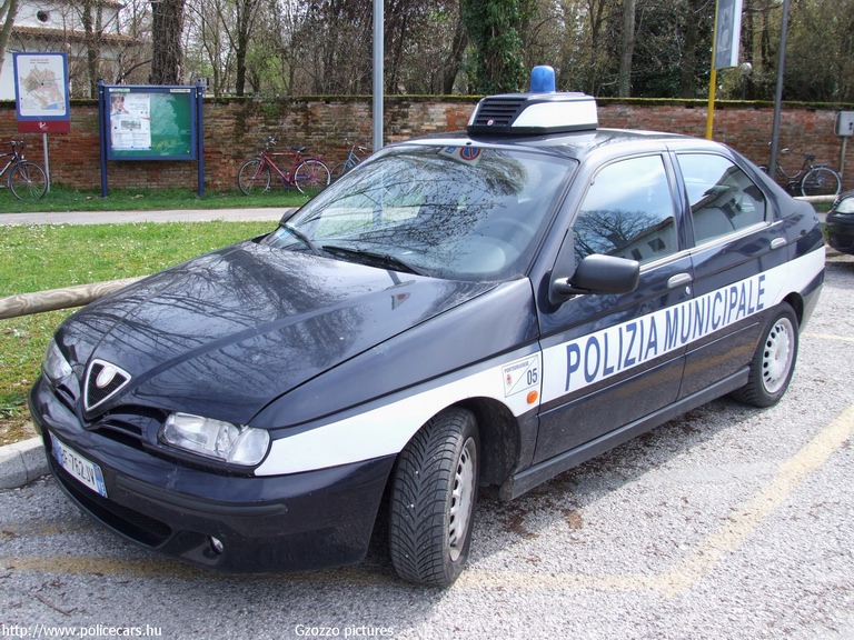 Alfa Romeo 146, fotó: Gzozzo pictures
Keywords: olasz Olaszország rendőrautó rendőrség rendőr