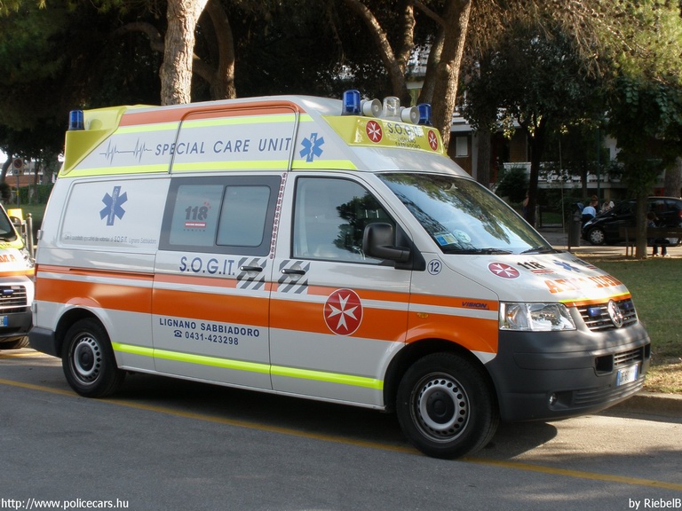 Volkswagen Transporter T5, fotó: RiebelB
Keywords: mentő mentőautó Olaszország olasz