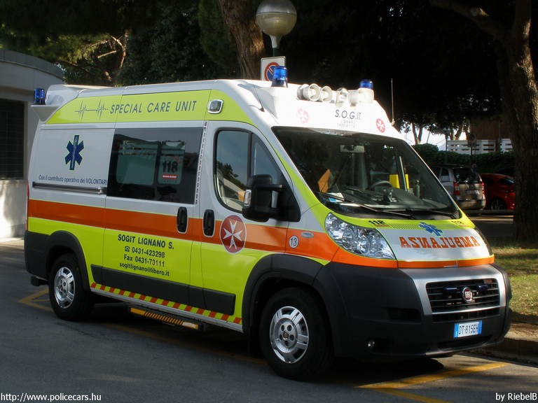 Fiat Ducato, fotó: RiebelB
Keywords: mentő mentőautó Olaszország olasz