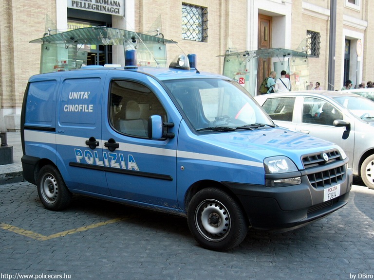 Fiat Dobló, fotó: DBiro
Keywords: rendőr rendőrautó rendőrség olasz Olaszország