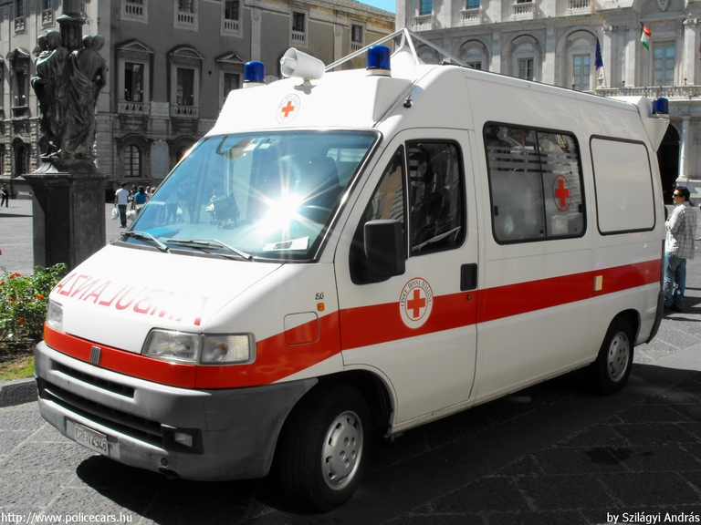 Fiat Ducato, fotó: Szilágyi András
Keywords: mentő mentőautó Olaszország olasz