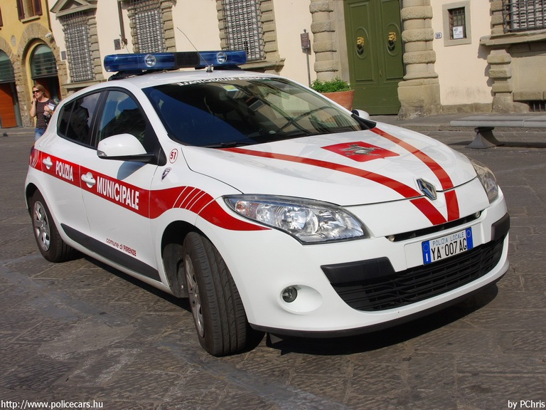 Renault Mégane, fotó: PChris
Keywords: rendőr rendőrautó rendőrség olasz Olaszország