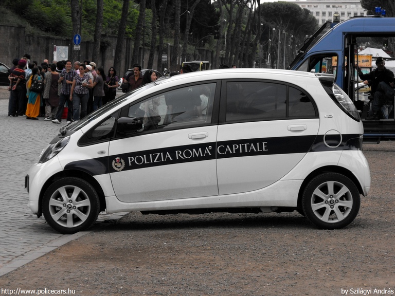 Mitsubishi i-MiEV, fotó: Szilágyi András
Keywords: rendőr rendőrautó rendőrség olasz Olaszország