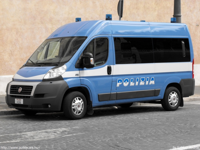 Fiat Ducato, fotó: Szilágyi András
Keywords: rendőr rendőrautó rendőrség olasz Olaszország H1296