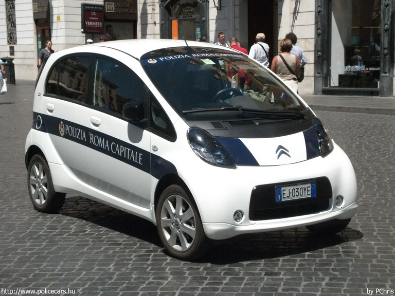Citroen C-Zero, fotó: PChris
Keywords: rendőr rendőrautó rendőrség olasz Olaszország EJ030YE