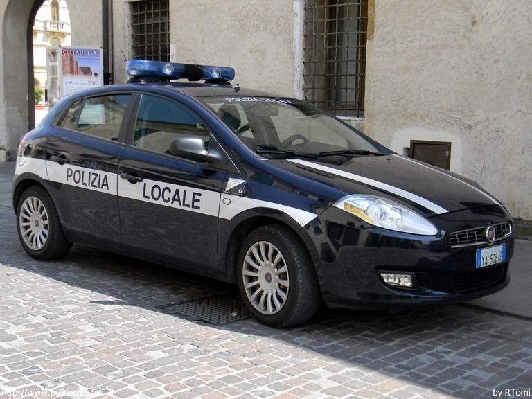 Fiat Bravo, fotó: RTomi
Keywords: olasz Olaszország rendőr rendőrautó rendőrség