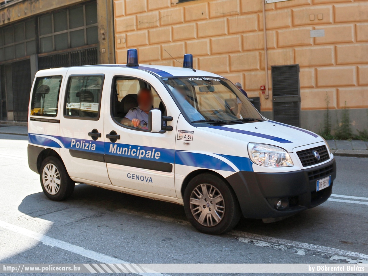 Fiat Doblo, fotó: Döbrentei Balázs
Keywords: olasz Olaszország rendőr rendőrautó rendőrség Italy italian police policecar