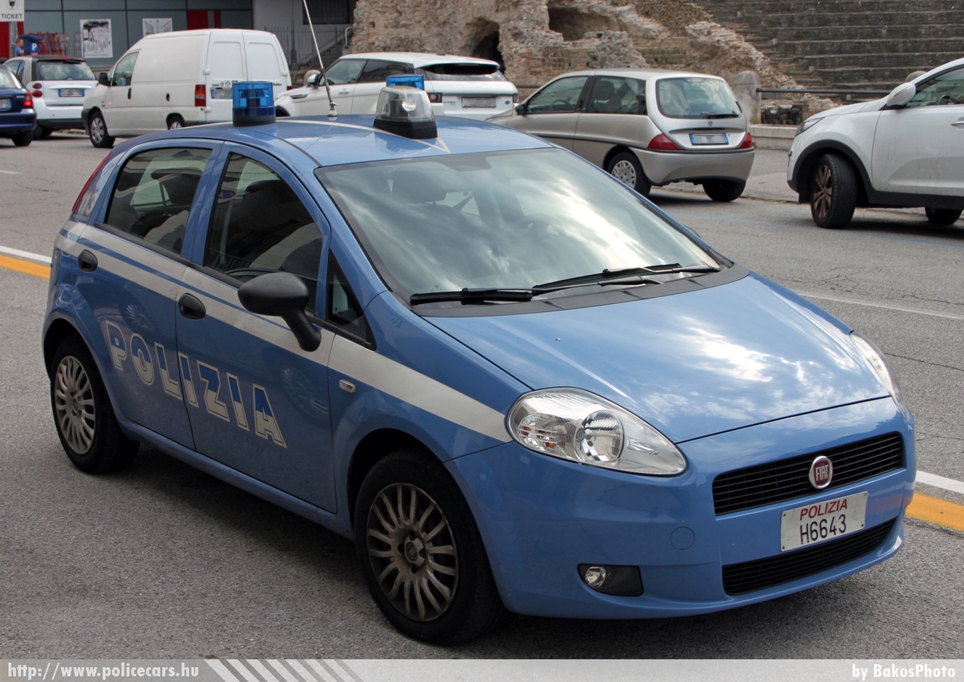 Fiat Grande Punto, fotó: BakosPhoto
Keywords: rendőr rendőrautó rendőrség olasz Olaszország police policecar Italy italian H6643