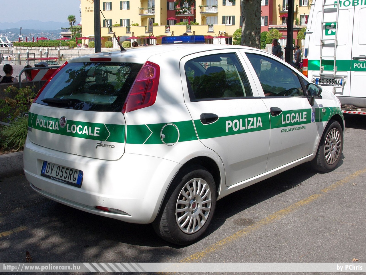 Fiat Punto, fotó: PChris
Keywords: olasz Olaszország rendőrautó rendőrség rendőr