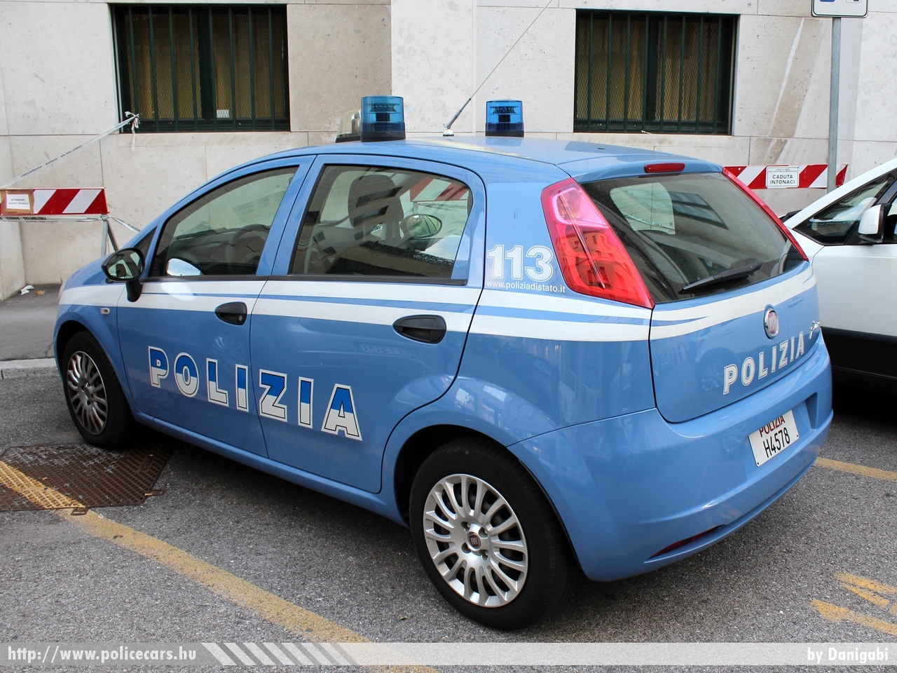 Fiat Punto, fotó: Danigabi
Keywords: rendőr rendőrautó rendőrség olasz Olaszország police policecar Italy italian