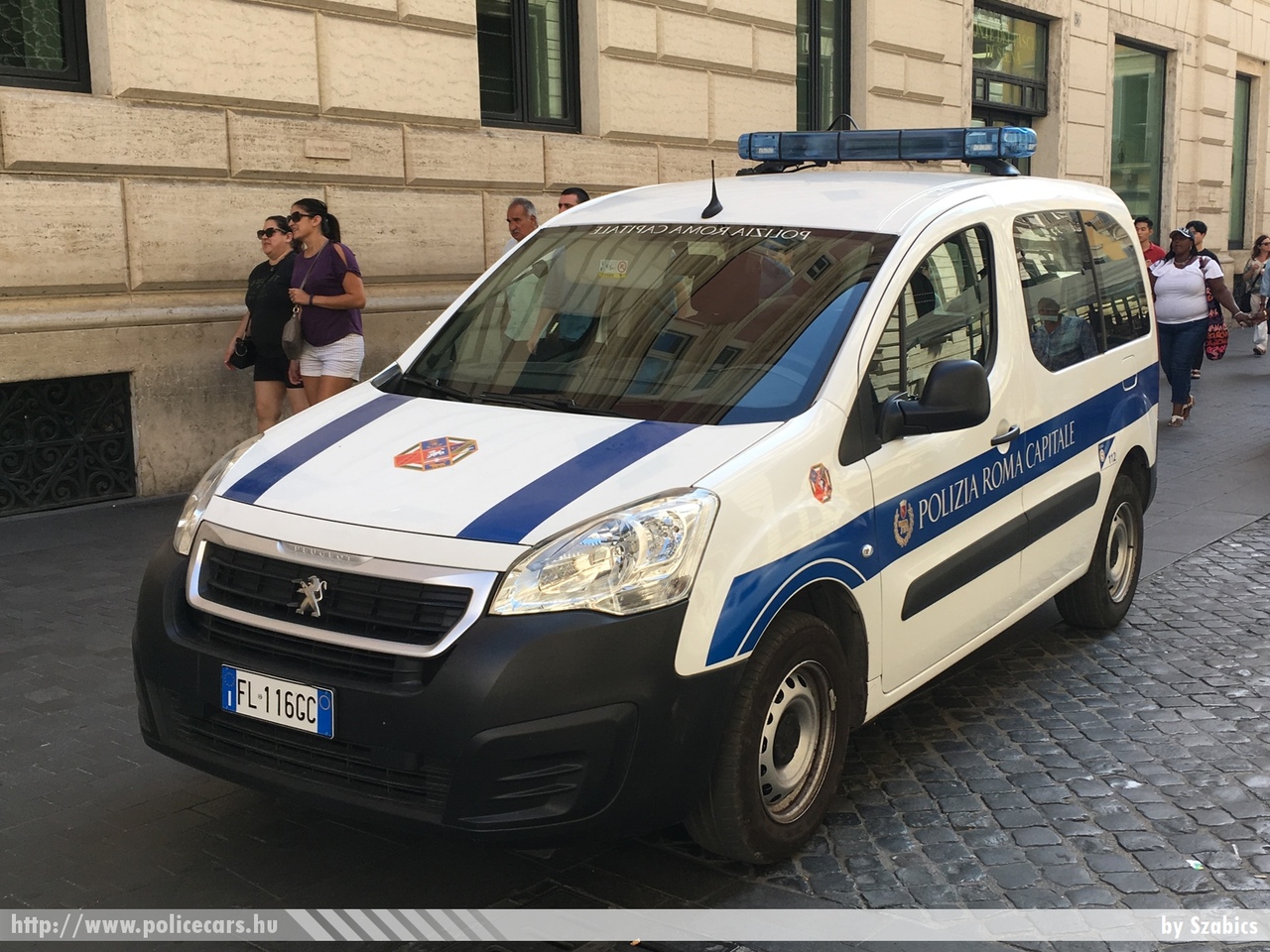 Peugeot Partner, fotó: Szabics
Keywords: rendőr rendőrautó rendőrség olasz Olaszország police policecar Italy italian