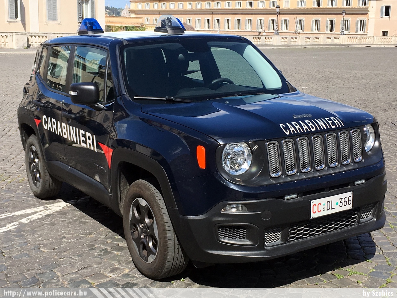Jeep Renegade, fotó: Szabics
Keywords: rendőr rendőrautó rendőrség olasz Olaszország police policecar Italy italian carabinieri