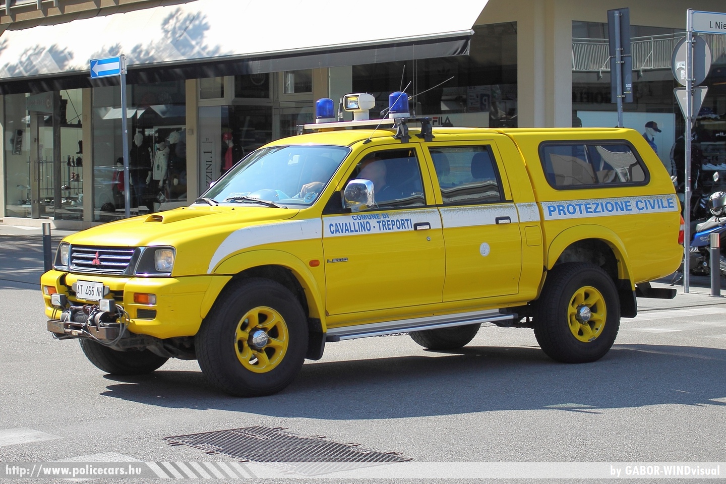 Mitsubishi L200, fotó: GABOR-WINDvisual
Keywords: olasz Olaszország italian Italy fire firetruck tûzoltó tûzoltóautó tûzoltóság polgári védelem